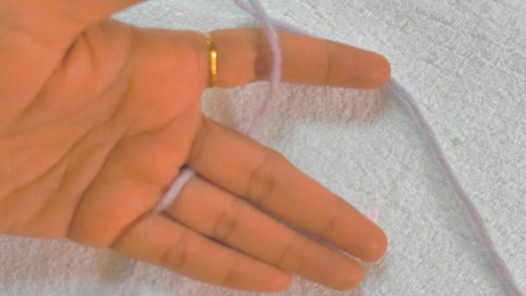 crochet technique, how to hold yarn, 