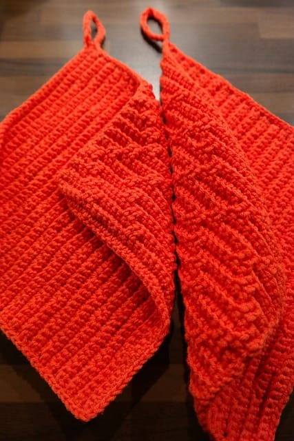 oven mitts, red, crochet, wool, material