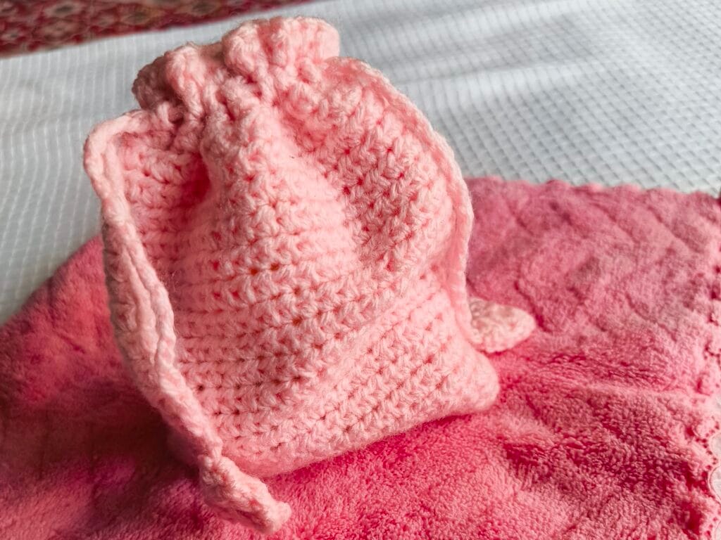 Drawstring crochet bag